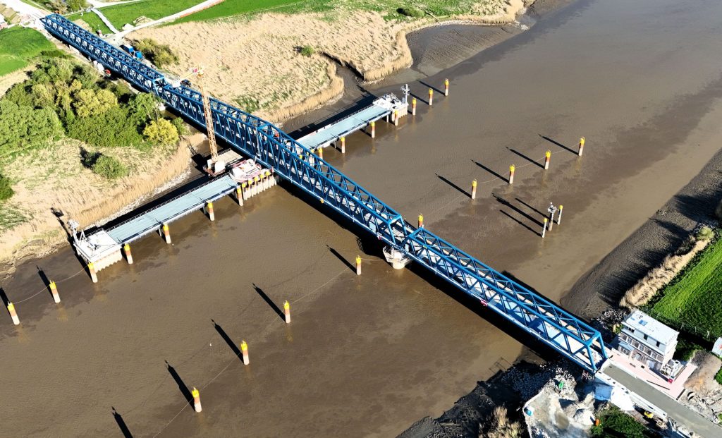 Read more about the article Erprobung der Drehtechnik beim Neubau Friesenbrücke